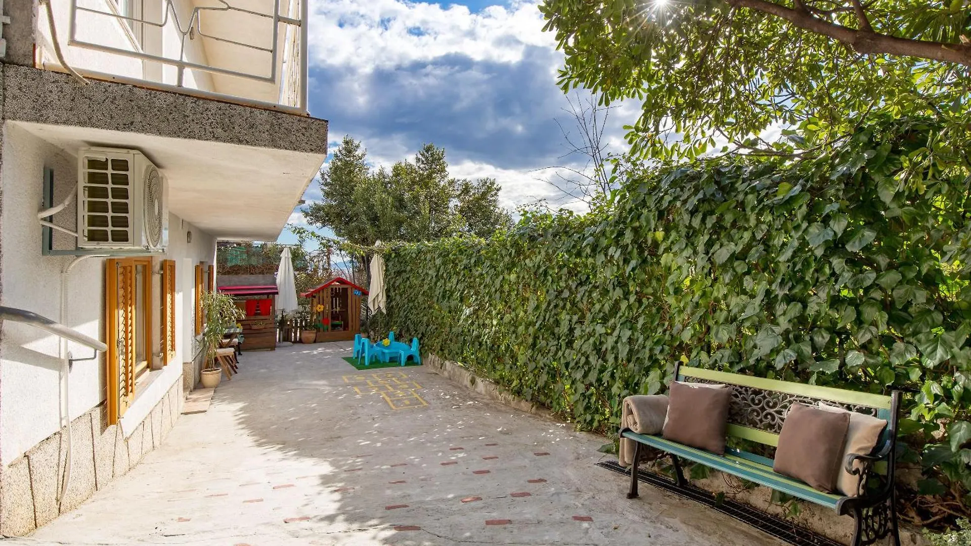 Apartments Helix Rijeka location