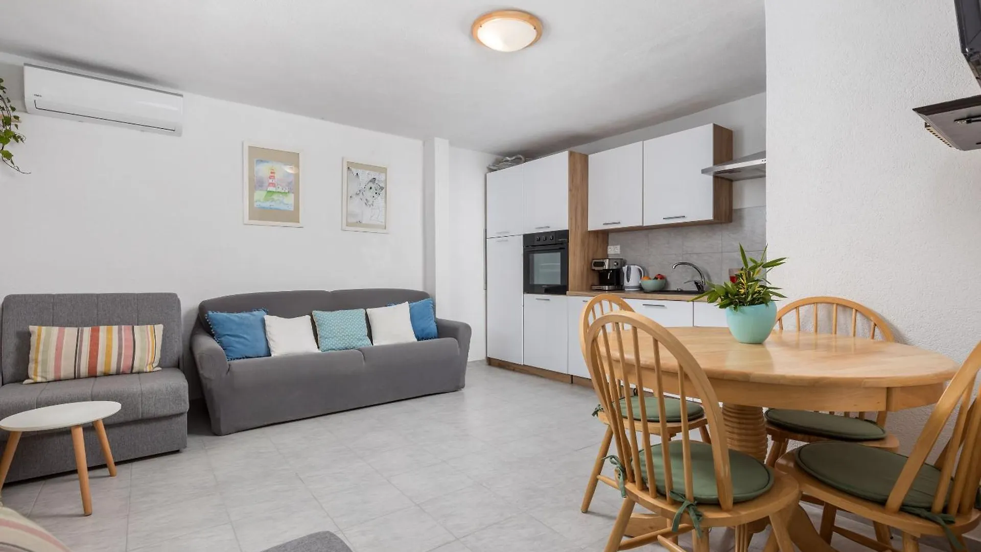 Apartments Helix Rijeka 0*,
